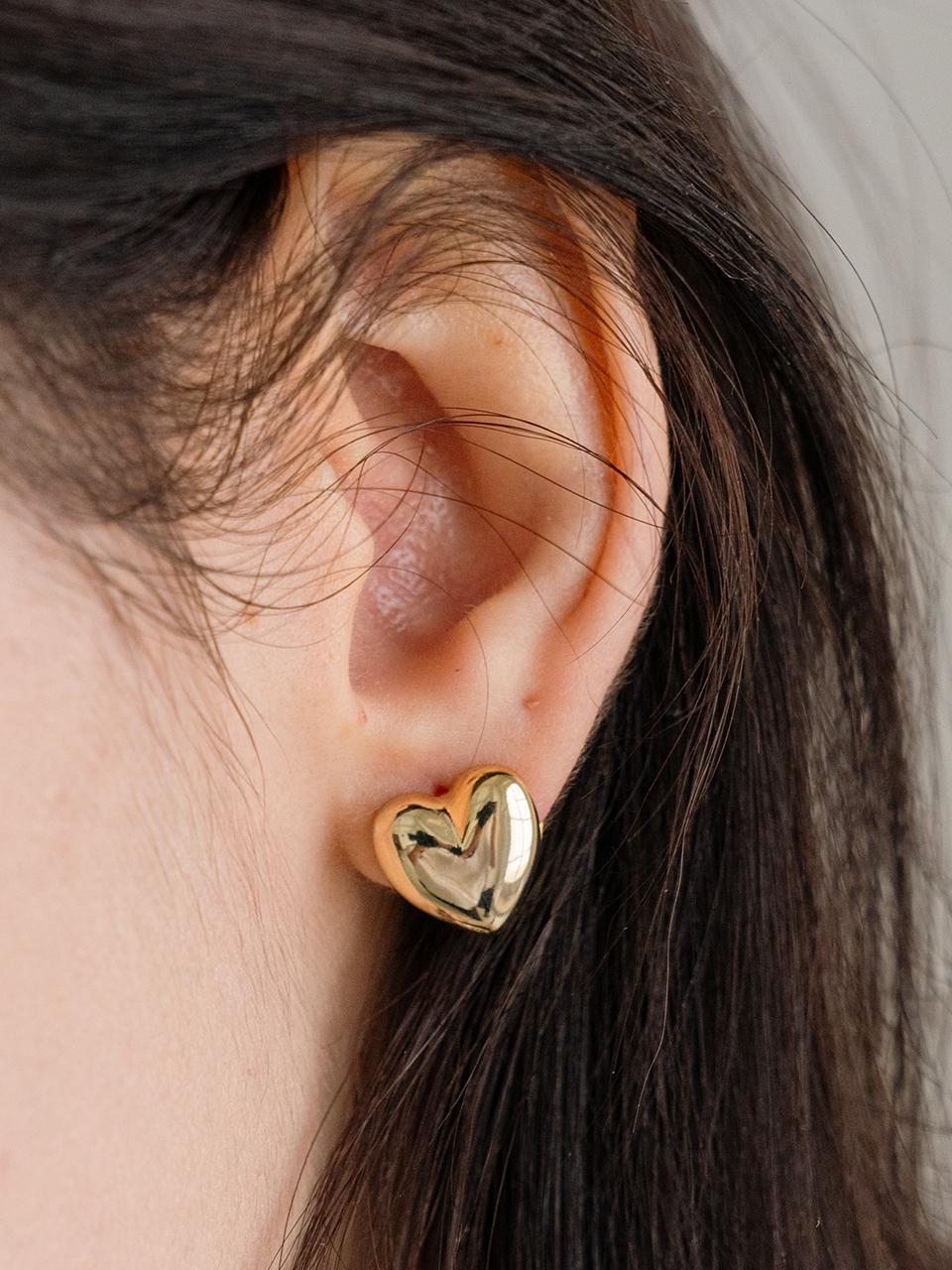CKE103 Volume Heart One-Touch Earrings