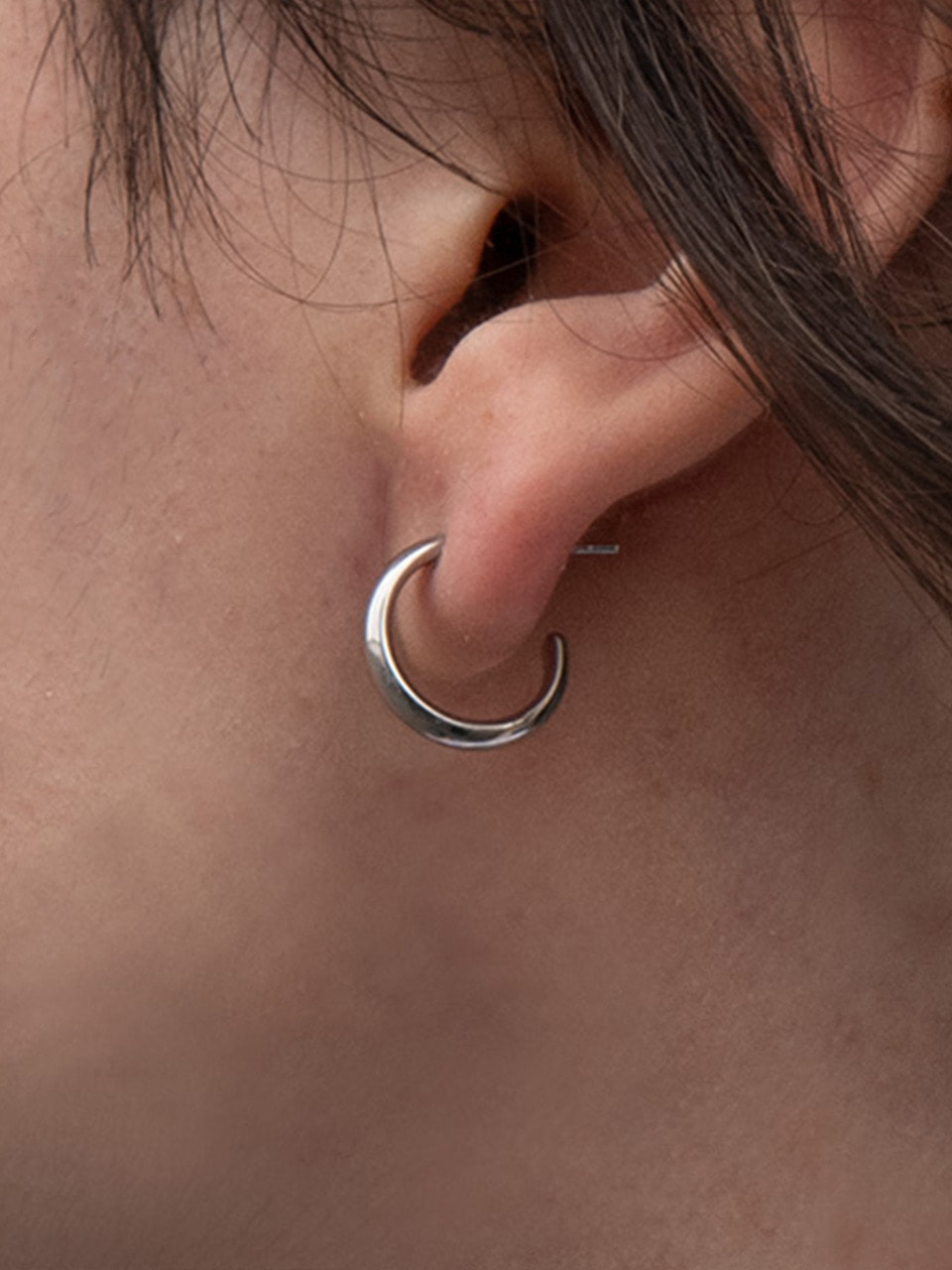 [장대현 착용][써지컬스틸] BR29 Cylinder clutch thin round earrings