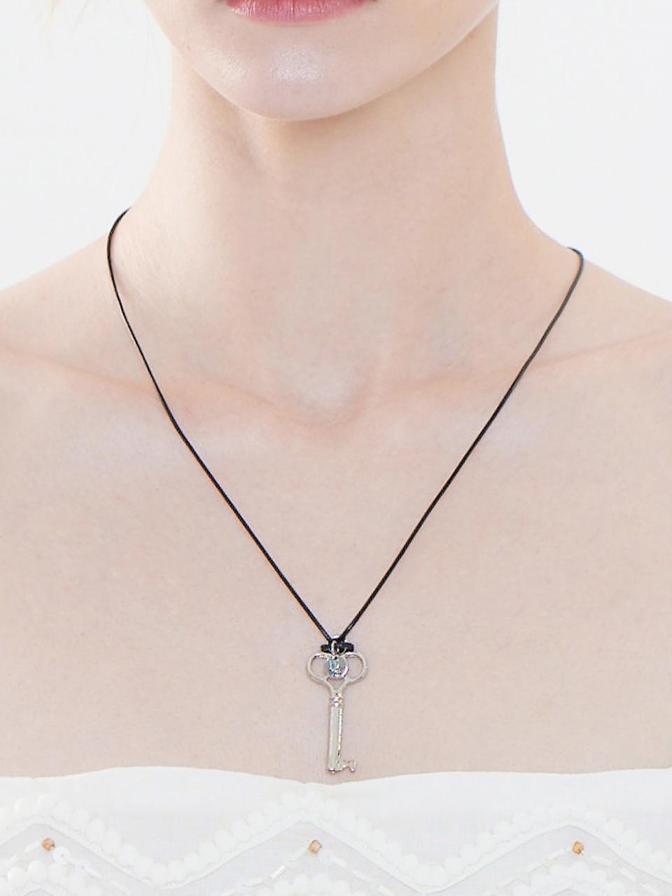 HE046 Key pendant necklace