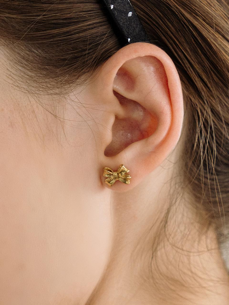 HFS019 Ribbon ruffle earrings