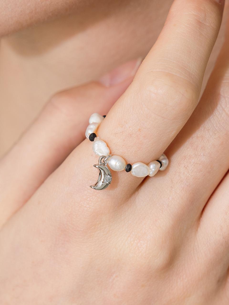 CKE401 Freshwater Pearl &amp; Moon Point Ring